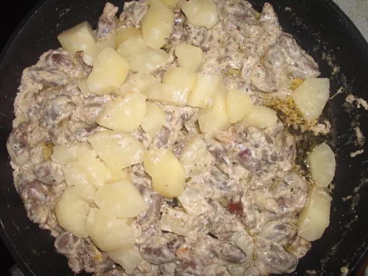 Куриные сердечки с ананасами: шаг 4