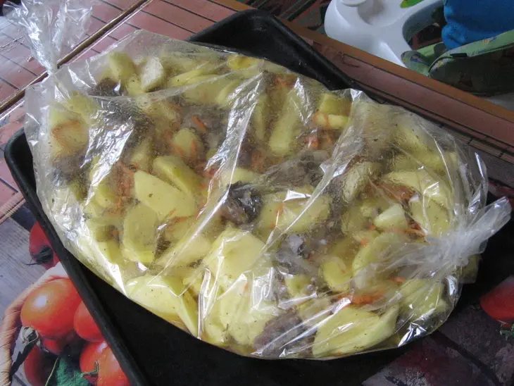 Мясо с овощами в рукаве: шаг 3