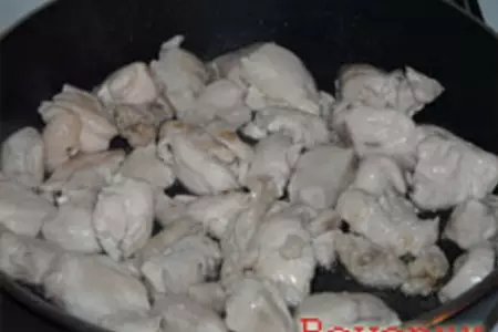 Лапша "нудлес"  с овощами и куриным мясом.: шаг 4