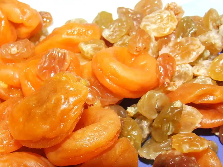 Рулет из куриной грудки с сухофруктами, лимонной цедрой, проготовленный в пароварке: шаг 4