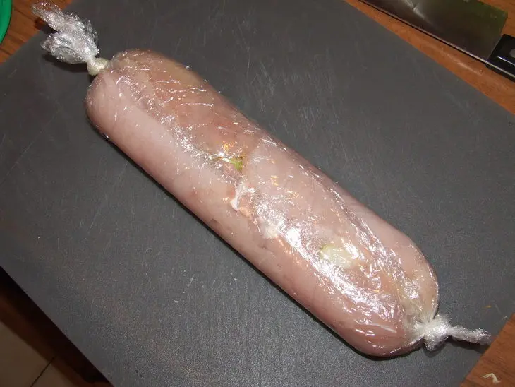 Рулет из куриной грудки с сухофруктами, лимонной цедрой, проготовленный в пароварке: шаг 6