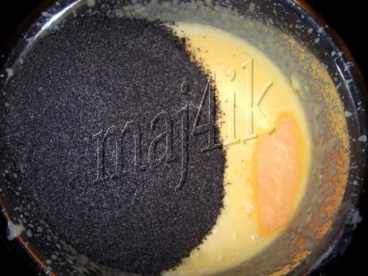 Маковый кекс с  маковой начинкой: шаг 4