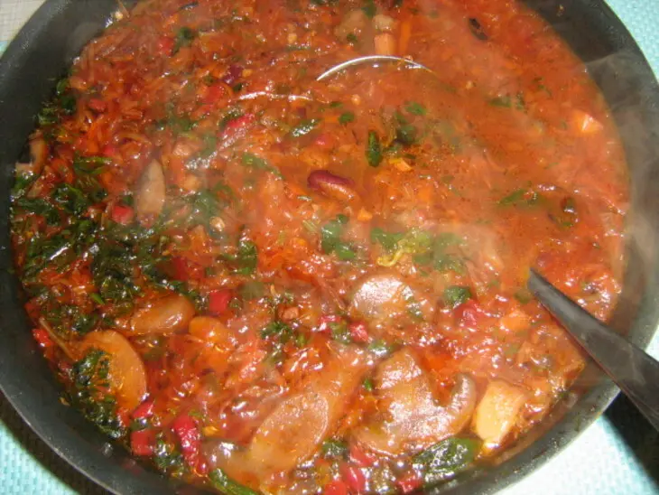 Борщ постный с грибами и фасолью: шаг 3