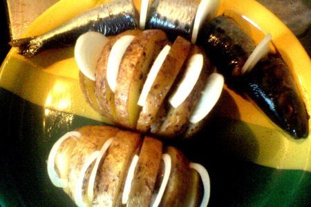 Ностальгическо-кризисноекономическая  гармошка- картошка + селедка  иваси: шаг 3