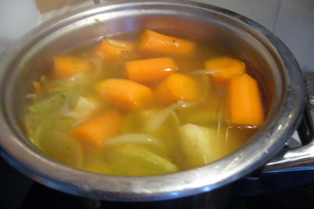 Оранжевый суп-пюре с апельсиновым соком: шаг 1