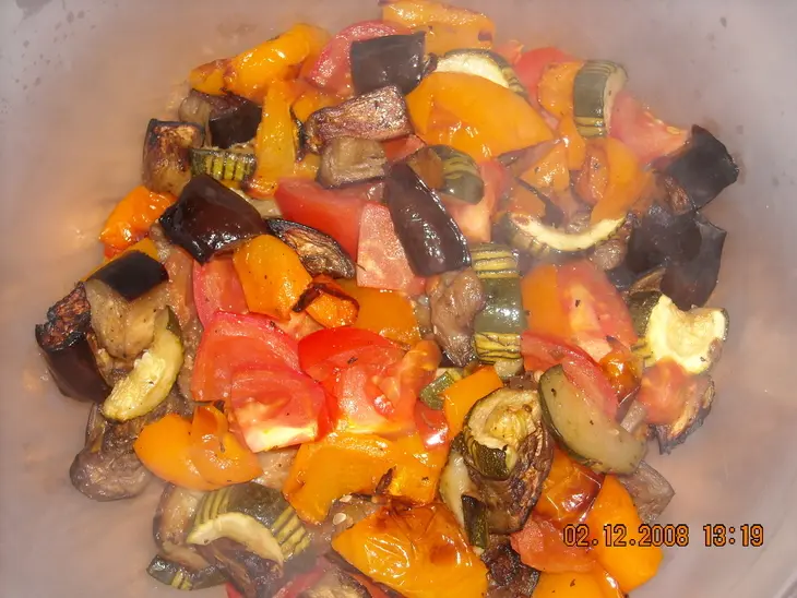 Салат из макарон с овощами и песто: шаг 1