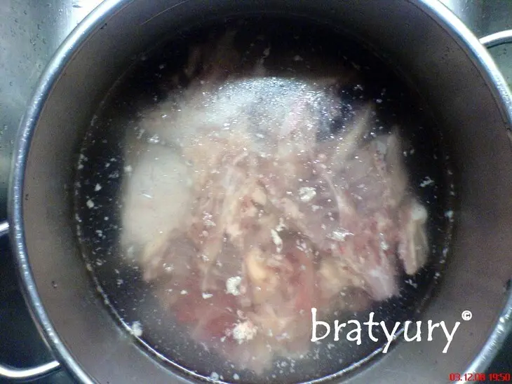 Холодец, бульон и жир из не ценных частей куриной тушки. бюджетный рецепт: шаг 1