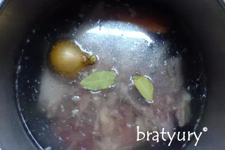 Холодец, бульон и жир из не ценных частей куриной тушки. бюджетный рецепт: шаг 2