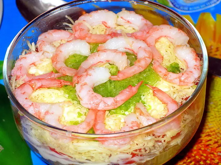 Салат с грибами и креветками.: шаг 4