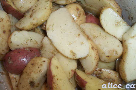 Сазанчик запеченный с опятами и румяной картошечкой: шаг 2