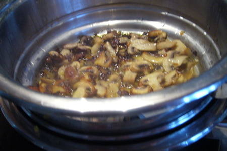 Тушеная картошка с паровыми булочками на грибной подушке: шаг 4