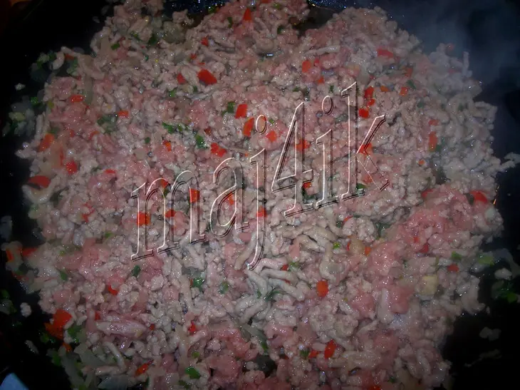 Нежный киш с фаршем и красным вином: шаг 2