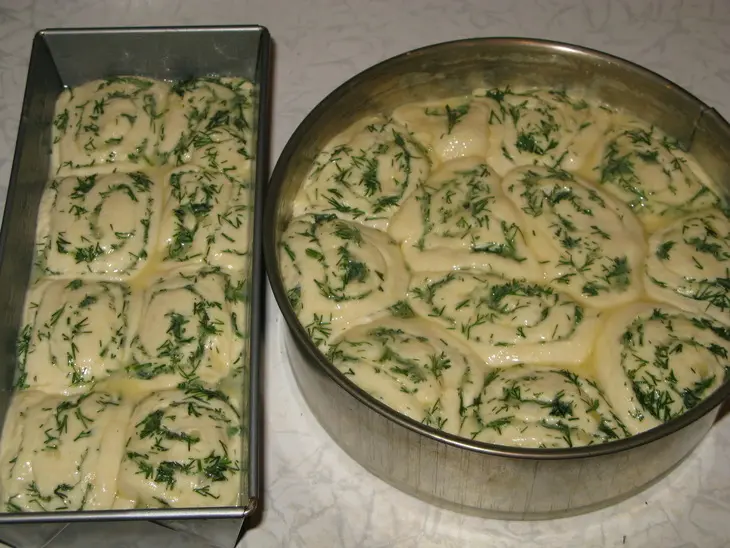 Хлебушек рулетный с укропчиком и чесночком: шаг 6