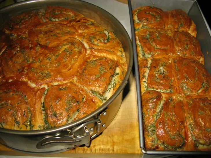 Хлебушек рулетный с укропчиком и чесночком: шаг 7