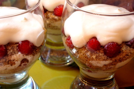 Десерт с малиной и взбитыми сливками: шаг 6