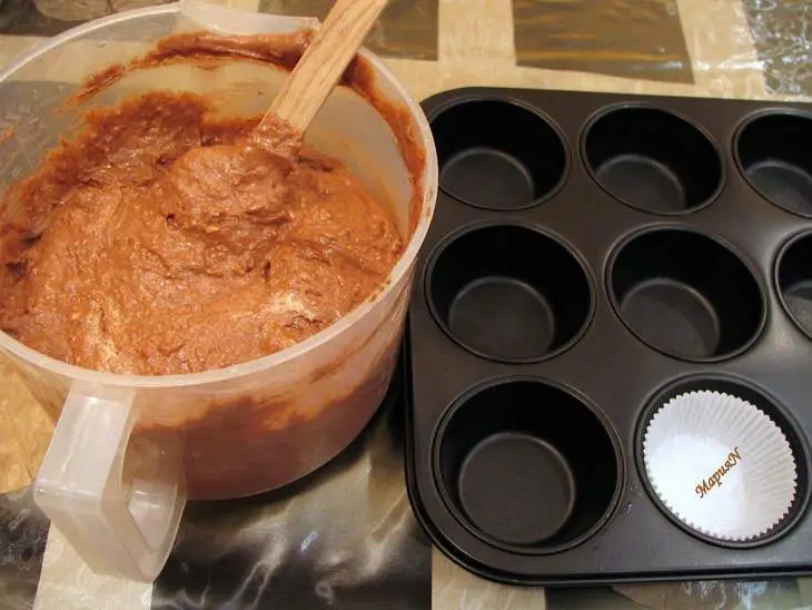 Банановые  кексы с шоколадом и орехами.: шаг 1