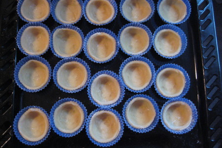 Крахмальное печенье и корзиночки с взбитыми сливками и мармеладом: шаг 2