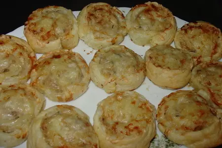 Мясные „улитки“ в слоёном тесте.: шаг 2