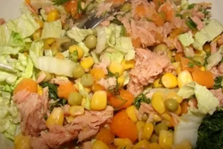 Салат с тунцом и пекинской капустой: шаг 1