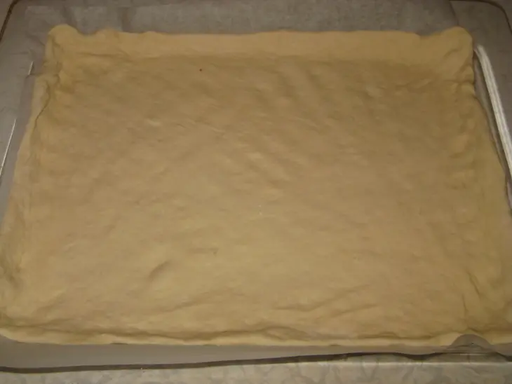 Пирог...вкусный...очень(хоть изначально и задумывался как пицца :-) ): шаг 1