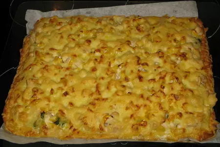 Пирог...вкусный...очень(хоть изначально и задумывался как пицца :-) ): шаг 7