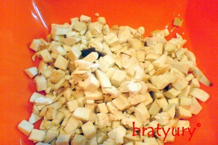 Шампиньоны фаршированные и картофель, печёные в пакете, с соусом "шрирача": шаг 3
