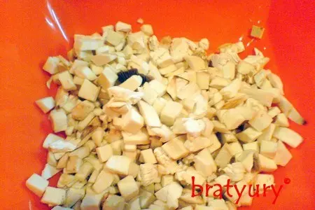 Шампиньоны фаршированные и картофель, печёные в пакете, с соусом "шрирача": шаг 3