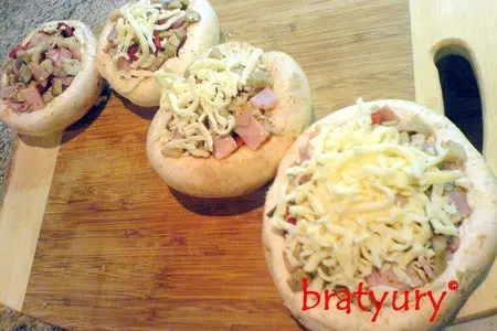 Шампиньоны фаршированные и картофель, печёные в пакете, с соусом "шрирача": шаг 6