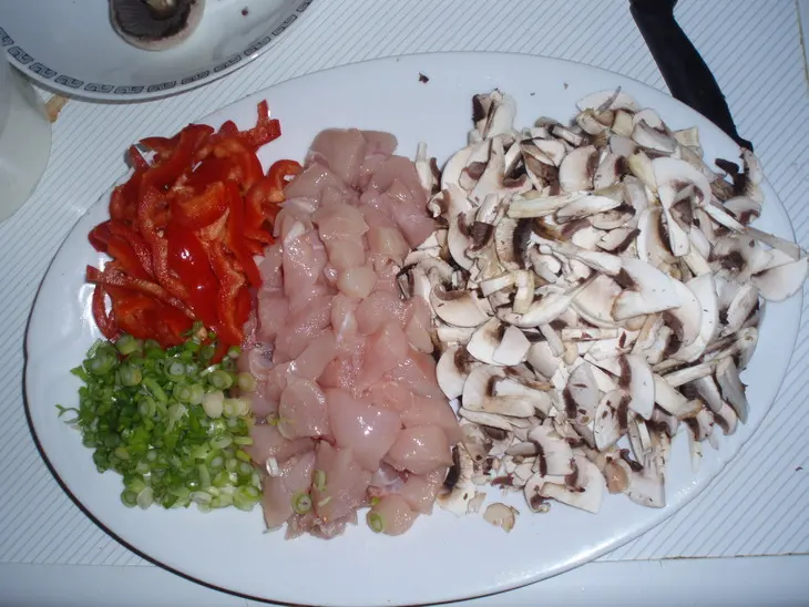 Слойка с мясной и грибной начинкой: шаг 2
