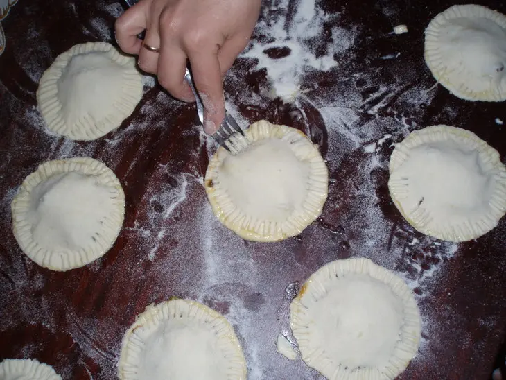 Слойка с мясной и грибной начинкой: шаг 7