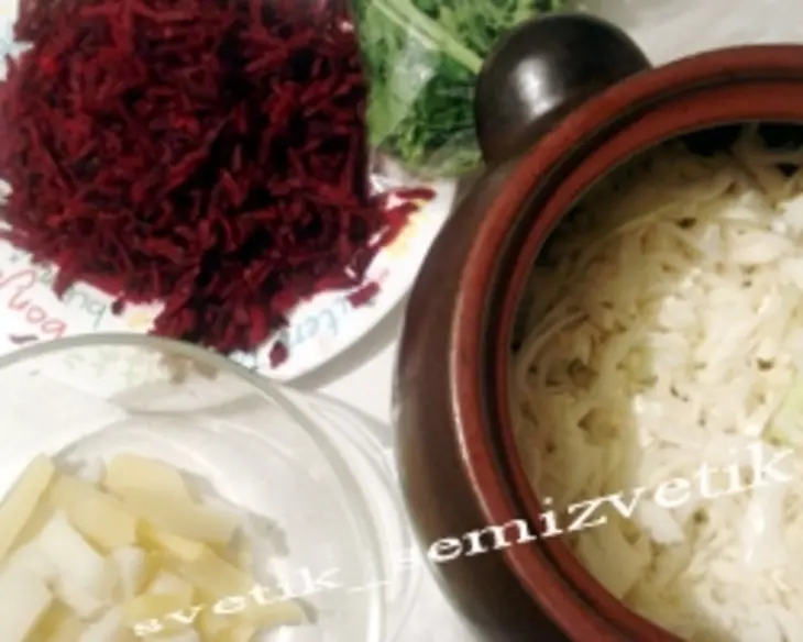 Борщ без мяса из духовки в глиняном горшочке: шаг 1