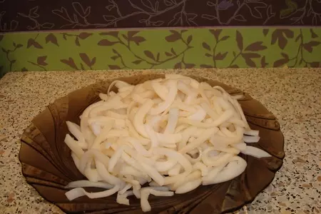 Салат из кальмаров: шаг 1