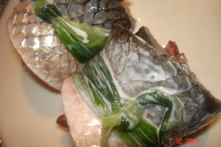 Кефаль (судак) с сырокопченым мясом, запеченая в сливках: шаг 3