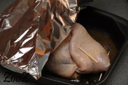 Куриный рулет с плавленным сыром и черносливом: шаг 7