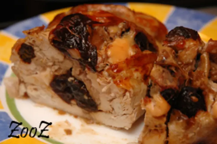 Куриный рулет с плавленным сыром и черносливом: шаг 8