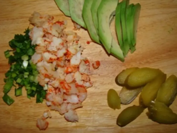 Роллы с раковыми шейками: шаг 2