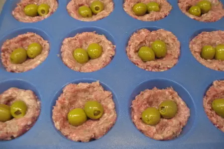 Мясные "маффины" с начинкой: шаг 2