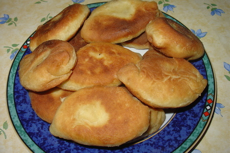 Пирожки с картошкой и жареным луком (вариант).: шаг 1