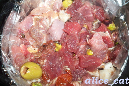 Мясо прессованное с фисташками, оливками и вялеными помидорами: шаг 3