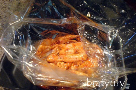 Куриные крылышки в духовке в пакете: шаг 5