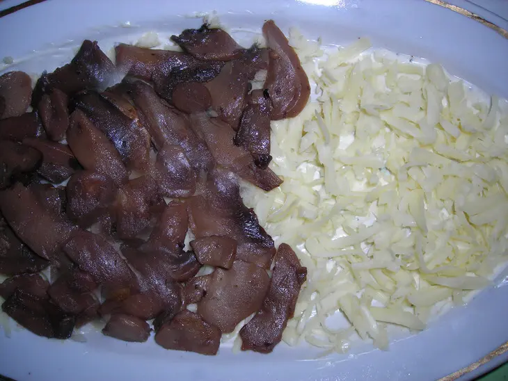 Салат «отличный» с сыром и  ананасами: шаг 1