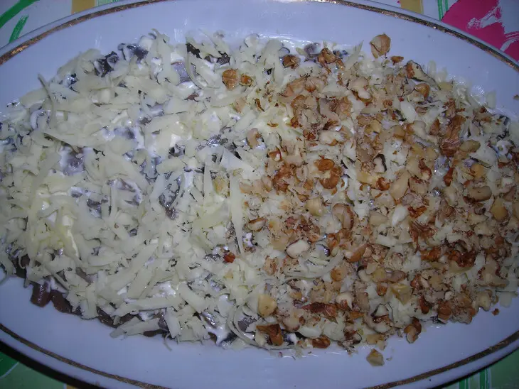 Салат «отличный» с сыром и  ананасами: шаг 2