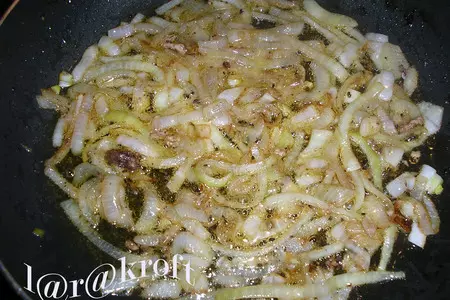 Свиная грудинка в луково-брынзовом соусе: шаг 2