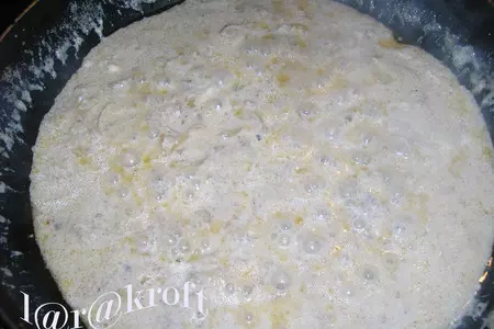 Свиная грудинка в луково-брынзовом соусе: шаг 4