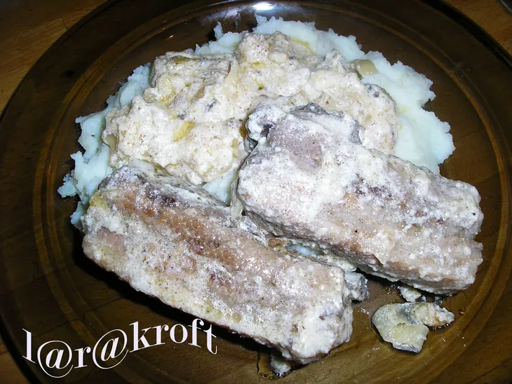Свиная грудинка в луково-брынзовом соусе: шаг 7