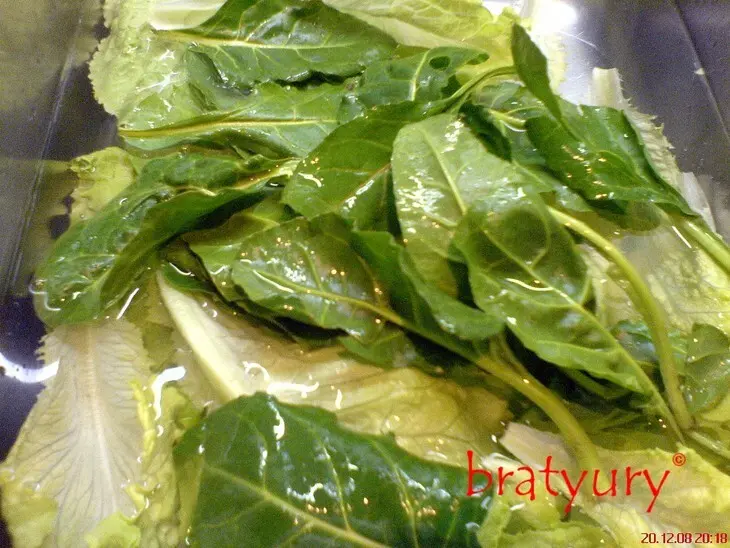 Салат и шпинат с кунжутом и арахисовым маслом: шаг 1