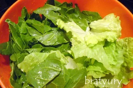 Салат и шпинат с кунжутом и арахисовым маслом: шаг 2