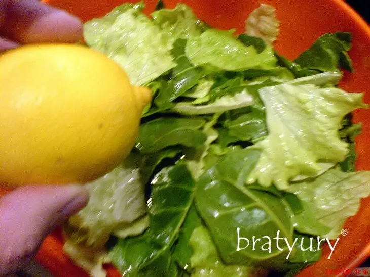 Салат и шпинат с кунжутом и арахисовым маслом: шаг 3