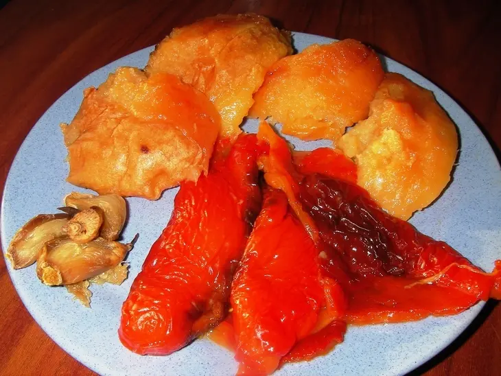 Тилапия запеченная с кабачками и соусом из айвы: шаг 2