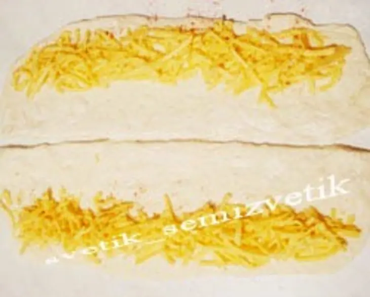 Пикантный белый хлебушек с сыром: шаг 1